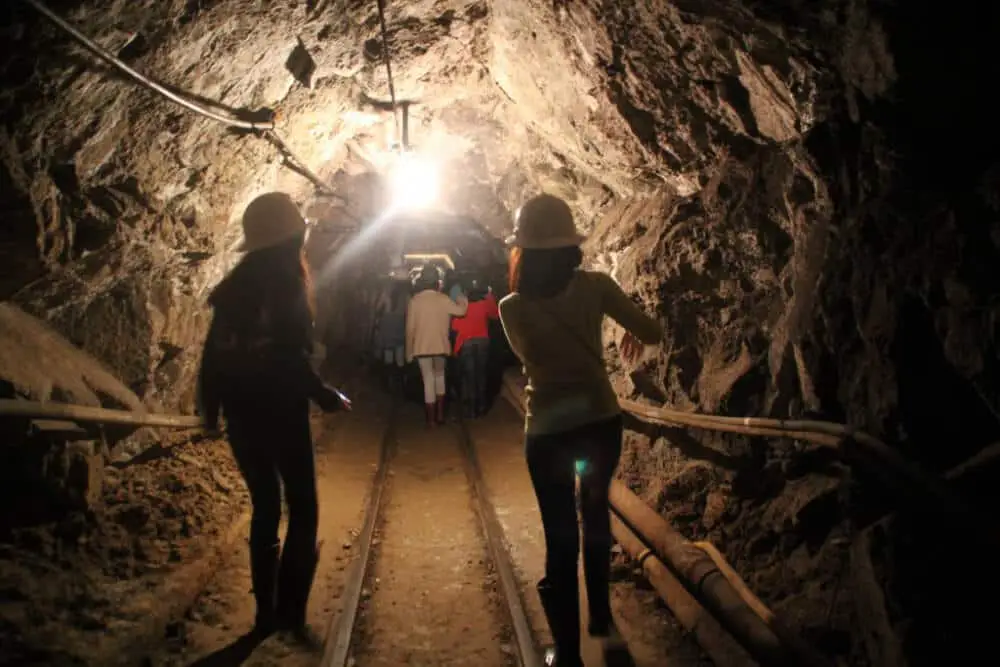 caving_tour_spelunking