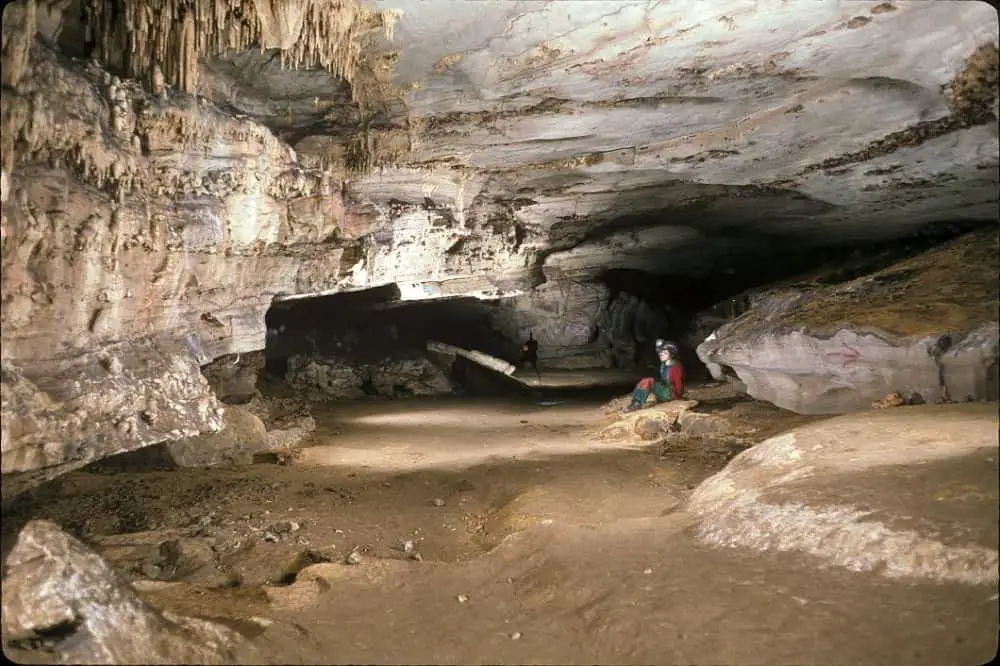 guided cave tours in georgia