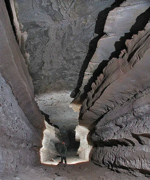 Keyhole passage in Mammoth Cave KY US