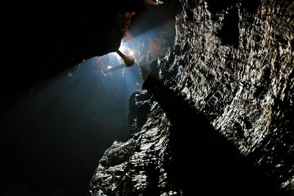 deep-cave-rope-1