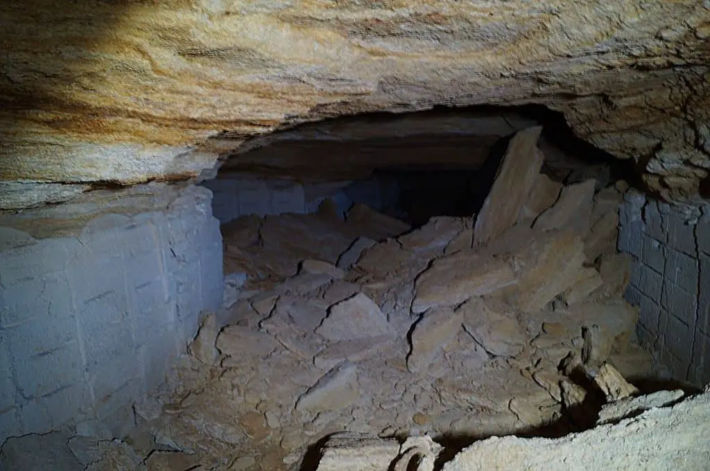 Cave underworld collapse drakness